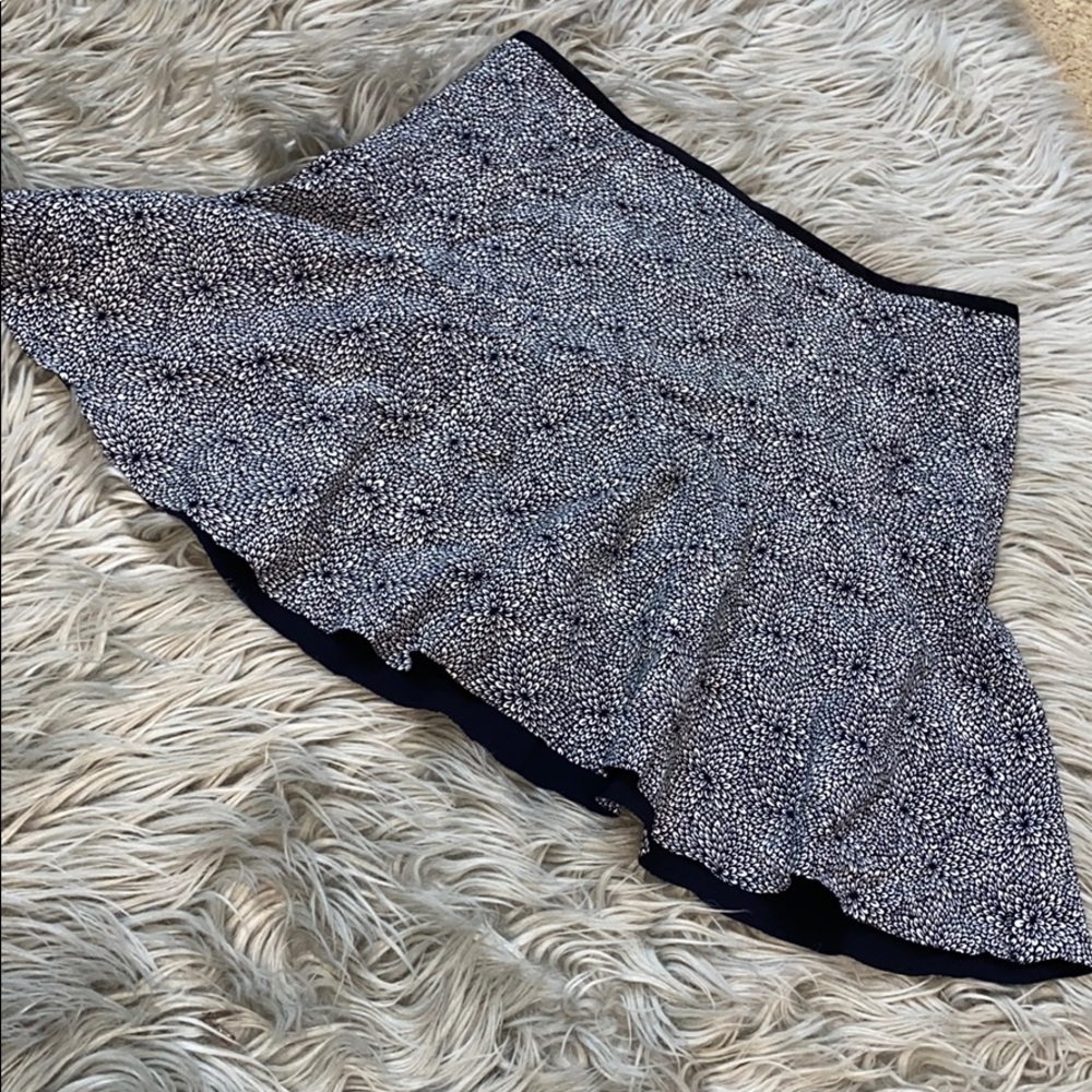 Lululemon Athletica fitted waist flowy skirt